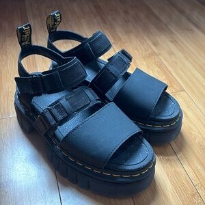 Dr Martens Ricki Leather 3-strap platform sandals